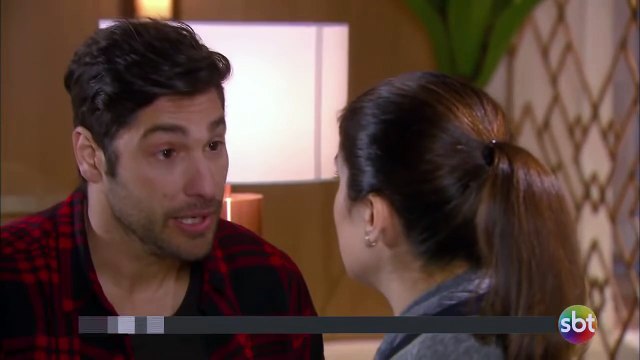 Tia Luísa e Afonso se beijam | As Aventuras de Poliana