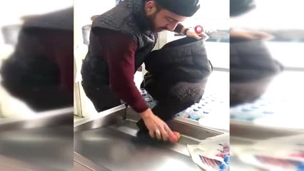 Poşete Para Vermemek İçin Montunu Poşet Yaptı