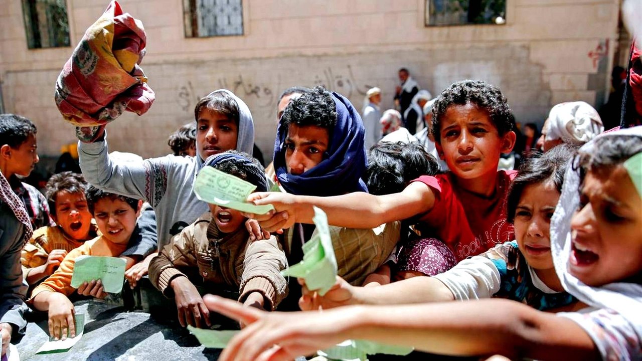 Both sides in Yemen war accused of stealing food aid