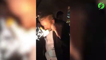 Se mettre le feu aux cheveux pour le nouvel an... ça commence mal