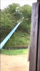 Voici le toboggan le plus dangereux du monde au Japon