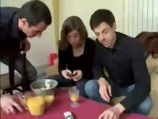 C'est pour ça que tu ne dors pas avec un portable dans le lit.