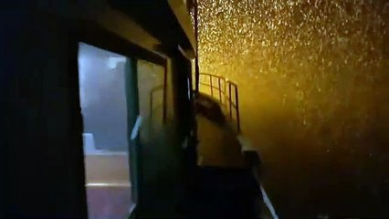 Denizin Ortasında Lapa Lapa Yağan Karın Muhteşemliği