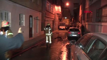 İstanbul Fatih'te 3 Bina Alev Alev Yandı