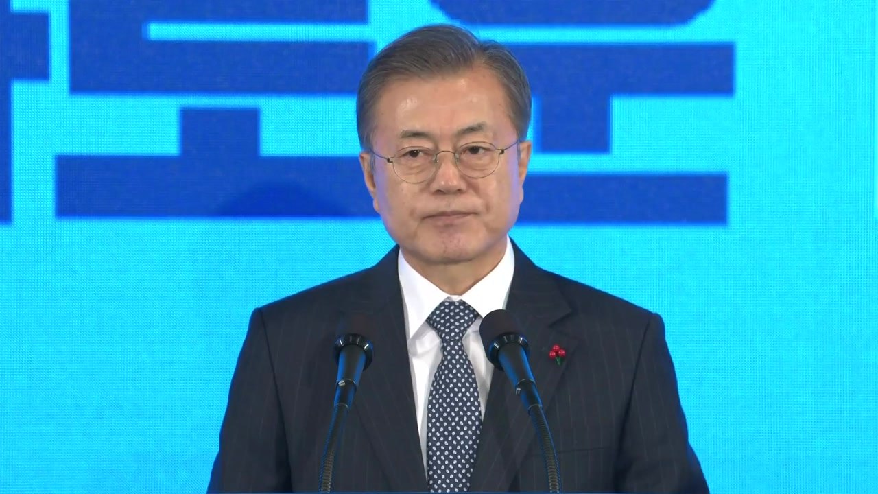 문 대통령 "함께 잘 사는 사회로 가는 첫해" / YTN