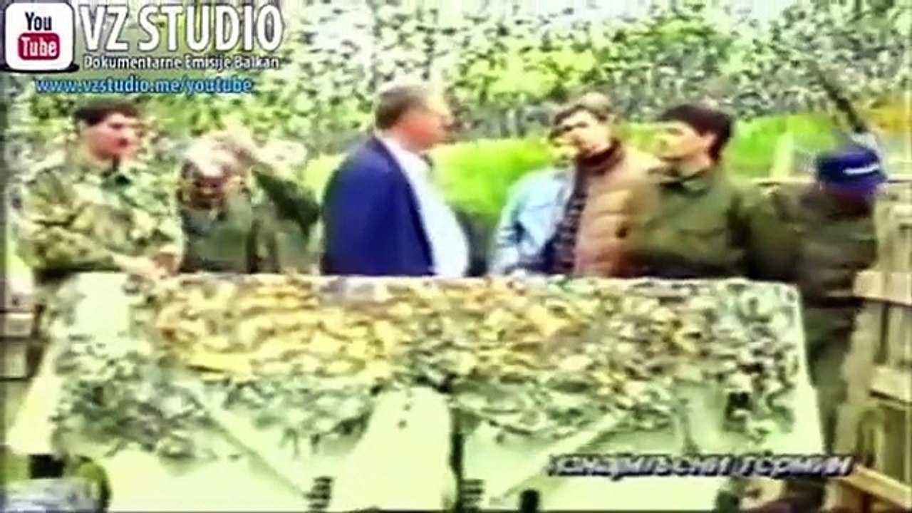 Naoružani Vučić iznad Sarajeva u toku opsade!