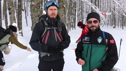 Uludağ'daki Hayvanlara Açlıktan Ölmesin Diye Yem Bıraktılar