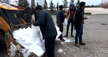 8 Yıldır Kar Yağmayan Köye, Kepçe ile Dağdan Kar Getirdiler