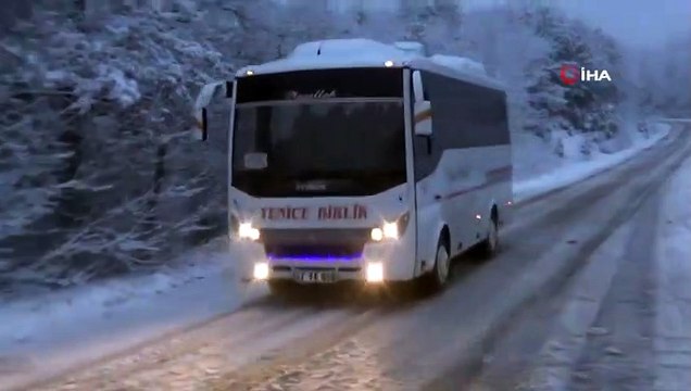 Edremit-Yenice Yolu Kar Yağışı Nedeniyle Trafiğe Kapandı