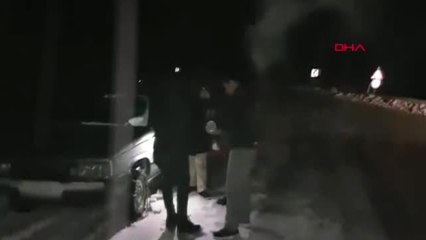 Balıkesir'de Kar Nedeniyle Yolda Kalan Araçlar Kurtarıldı