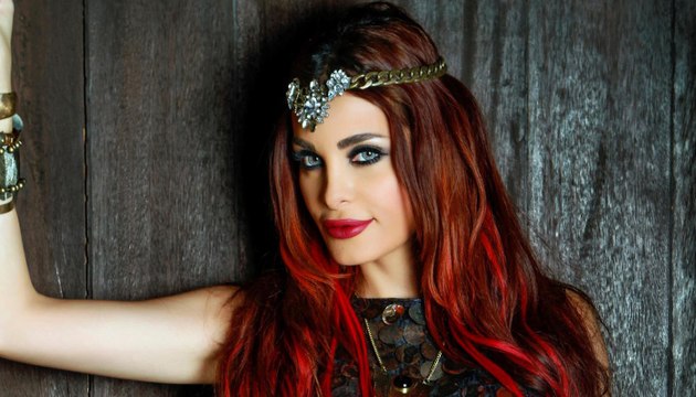 فيديو لحظة سقوط دومينيك حوراني على المسرح.. وهذا رد فعلها بعد الصدمة!