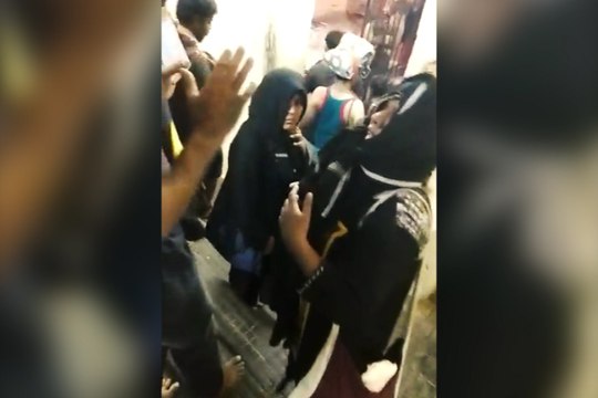 Sabarimala temple: 2 women enter, shrine shut for purification | OneIndia News