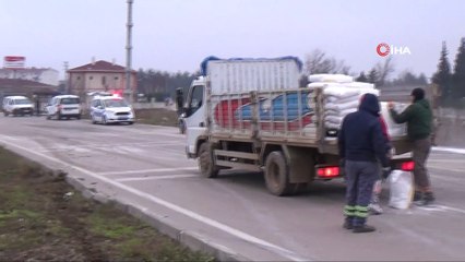 Sülfürik asit yüklü tankeri devrildi, kimyasal madde yola saçıldı: 1 yaralı