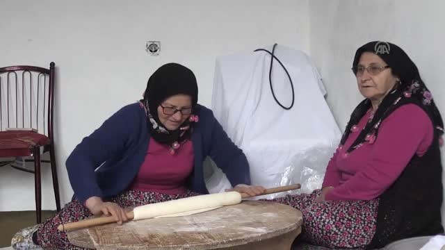 Çalışkan Kadın Arılar In Ürünleri Sofraları Süslüyor