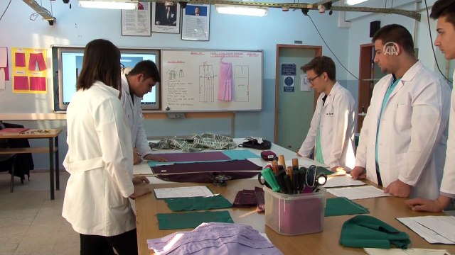 Atık kumaşları çevreci bez torbalara dönüştürüyorlar - EDİRNE