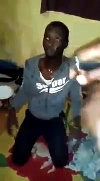 Deux "voleurs de awra" pris en flagrant délit, ramènent l'appareil de leur victime