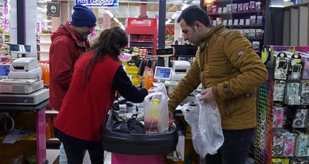 Poşet Kanununa Tüketicilerden Tepki: Madem Parayla Alıyoruz, Neden Marketlerin Reklamını Yapıyoruz?