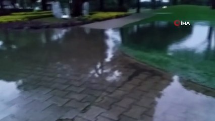 Antalya’da şiddetli yağış sonrası golf ve futbol sahaları sular altında kaldı