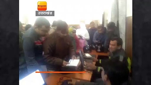 ‘गोल्डन कार्ड’ बनाने के लिए नगर निगम में उमड़े दूनवासी