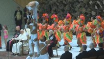El Circo de Cuba pone música a la tradicional audiencia papal