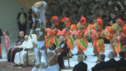 El Circo de Cuba pone música a la tradicional audiencia papal