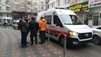 Kavga Eden Öğrencileri Ayırmak İsteyen Esnaf Bıçaklandı