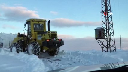 Malatya’da kar nedeniyle kapalı olan yollar açılarak hastalara ulaşılıyor