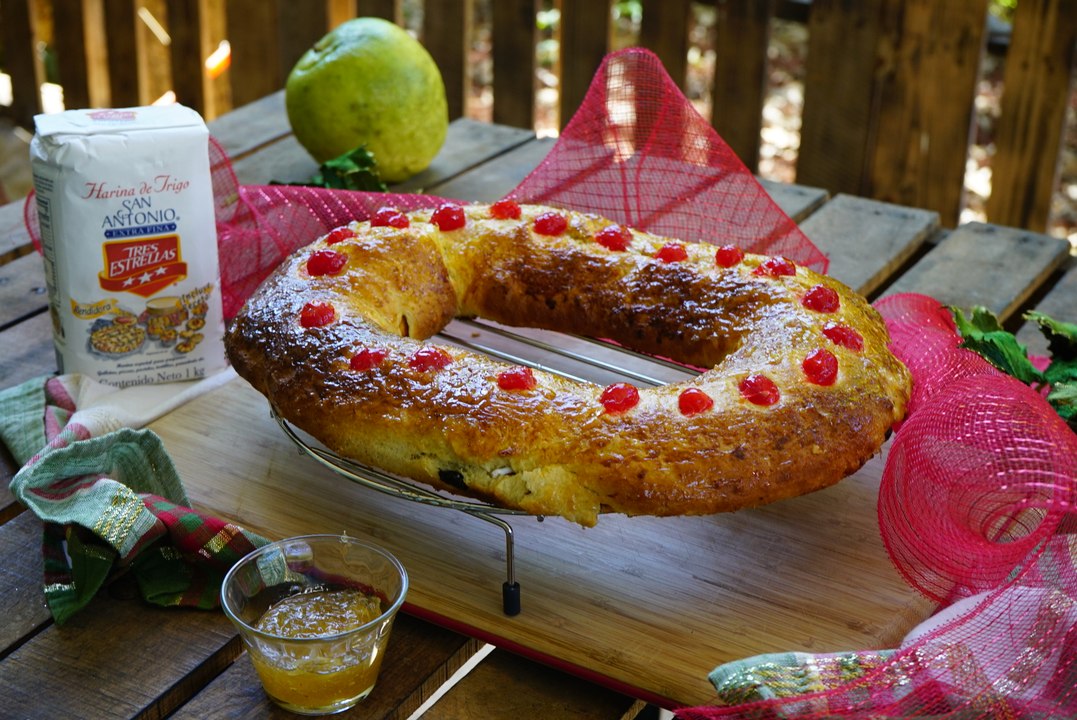 Rosca de reyes con mermelada de limón