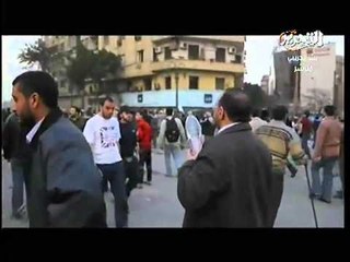 الى كل من استشهد له ابن او قريب او جرح فى الثورة او حتى احترق قلبه على من فى التحرير فلنحافظ على الثورة بكل ما نستطيع