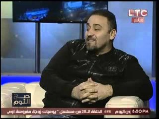 المطرب مجد القاسم لا يتمالك نفسه امام دموع امهات الشهداء وينهار ويرقض الغناء