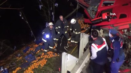 Yalova'da Portakal Kamyonu Devrildi: 1 Ölü