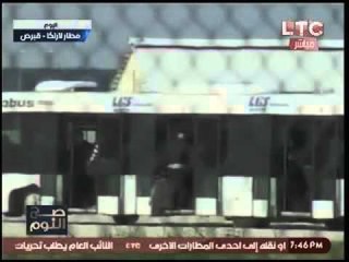 بالفيديو.. كابتن الطائره المصريه المختطفه يتهرب ويرفض الرد علي هروبه بالقفز من قمرة القياده