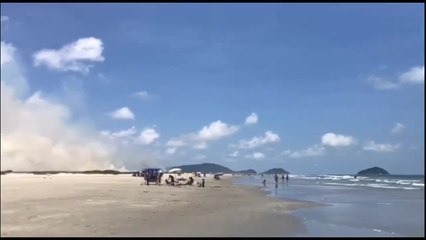 Incêndio em área de restinga em Pontal do Paraná