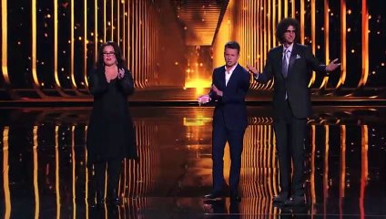 Magician Shocks Guest Rosie O Donnell on Stage   Magician s Got Talent