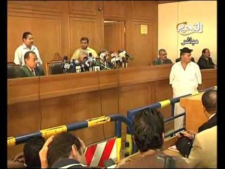 فيديو لحظة نطق المحكمة بحبس الفقى واسامة الشيخ ومهاجمة اهالى الشيخ لهيئة المحكمة