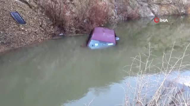 Sorgun'da Sürücüsünün Direksiyon Hakimiyetini Kaybettiği Araç Şarampole Yuvarlandı: 4 Yaralı