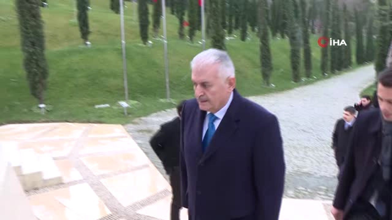 TBMM Başkanı Binali Yıldırım, 15 Temmuz Şehitler Anıtı'nı Ziyaret Etti