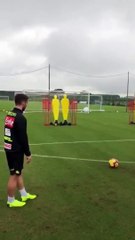 Dries Mertens  enchaîne les coups-francs à l'entrainement