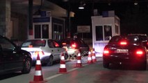 Ora News - Pas festave nis kthimi i emigrantëve në Greqi, fluks në Kapshticë e Kakavijë