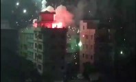 Ils tirent un feu d'artifice depuis le toit d'un immeuble et ça tourne au drame !