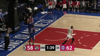 Alex Poythress skies for the big oop