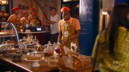 Luísa é perseguida na rua | As Aventuras de Poliana