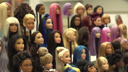 الدمية باربي معشوقة الملايين تحتفل بعيدها الستين