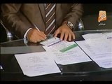 شاهد.. استوديو الشعب يريد يتحول فجأة لساحة توقيع جماعي للسيسي للرئاسة