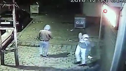 Gaziantep’te daha önce iş yeri soyulan Halil Gürsel’in ikinci kez girilen iş yerinden hırsızları engellemek için bağladığı köpeği de çalındı.