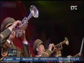 فيديو زعيم كوريا الشماليه يجمع جنوده بالاستاد ويشاهد فيلم تدميره امريكا والاستاد يشتعل بالتصفيق