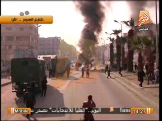 الاخوان يشعلوان اطارات السيارات بشارع الهرم