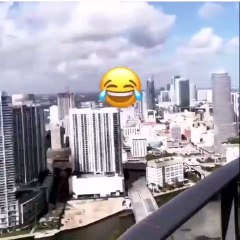 Tory Lanez Throws $100s Off Of His Balcony To Kick Off 2019