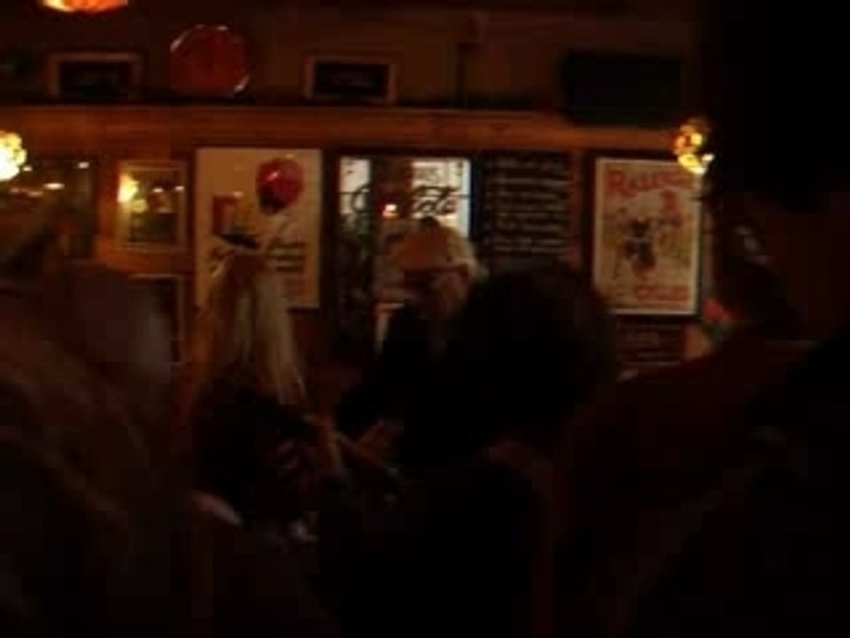 kees van der hoef doet een dansje