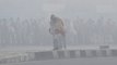 Cold wave clutches Delhi, temperature dips to 5°C | OneIndia News